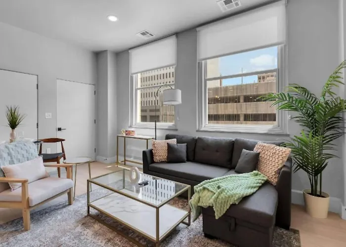 Apartment 2br Near Bok Center - Gym, Lounge, Balcony, Pet Ok