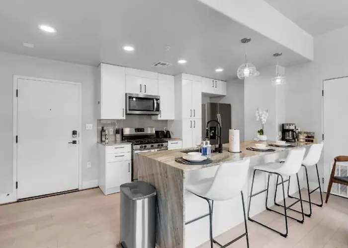 2br Near Bok Center - Gym, Lounge, Balcony, Pet Ok